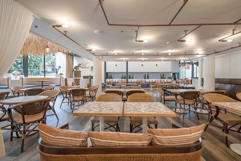 Four Hundred Bar & Kitchen