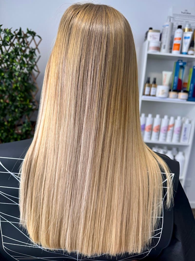Latin Hairdresser - Jackeline (Peluquería latina)