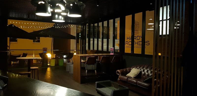 Reyes Lounge