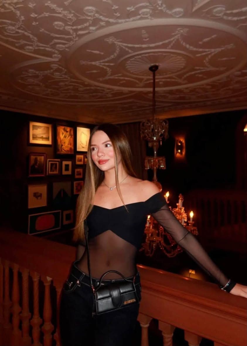 María Antonia AU