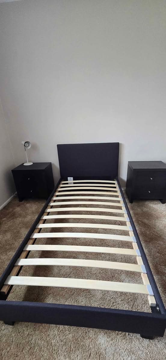 Free Single Bed with Mattress Available (2)
