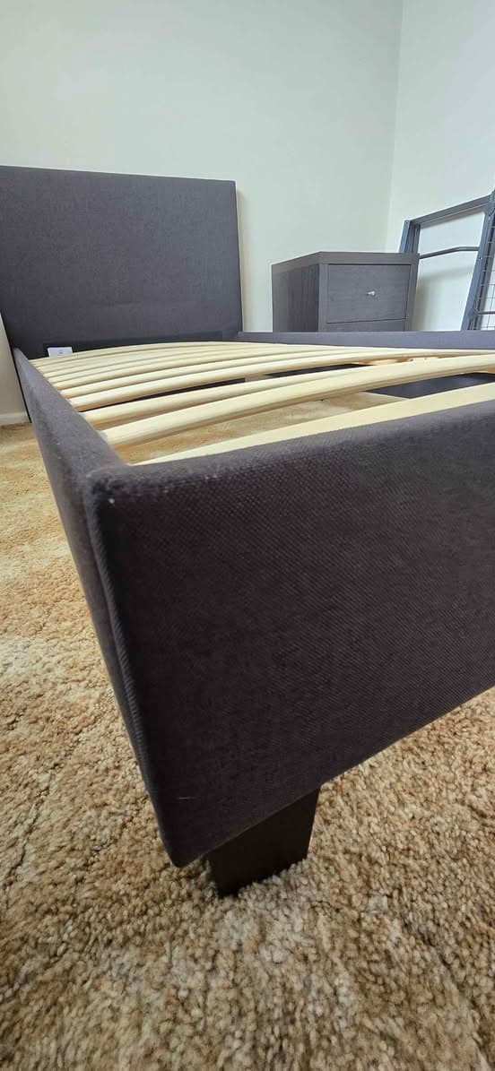 Free Single Bed with Mattress Available (5)