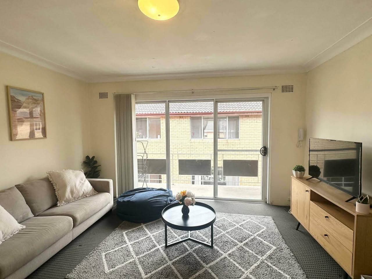 Fully furnished 2-bedroom apartment in Kingsford