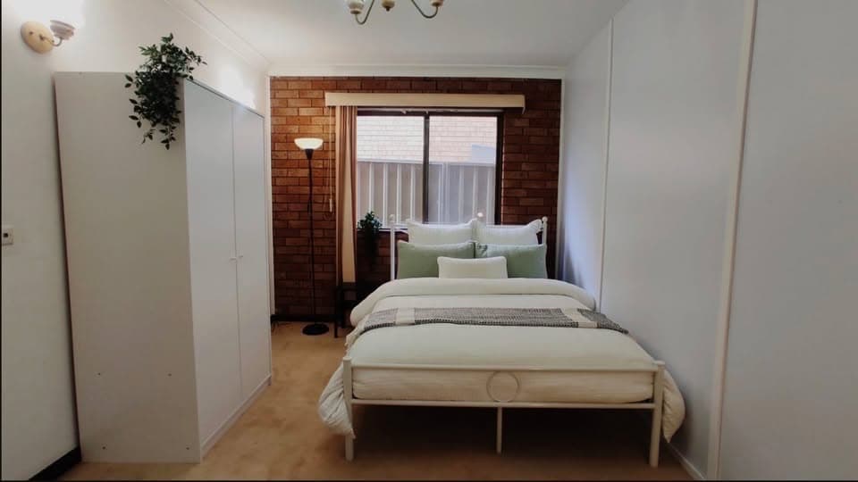 Spacious Private Room in Prairiewood (2)