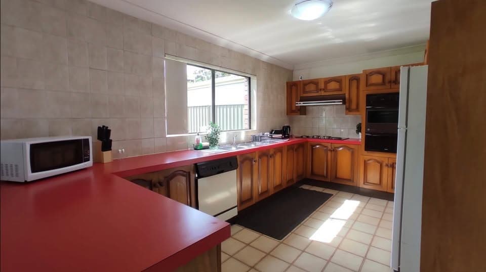 Spacious Private Room in Prairiewood (4)