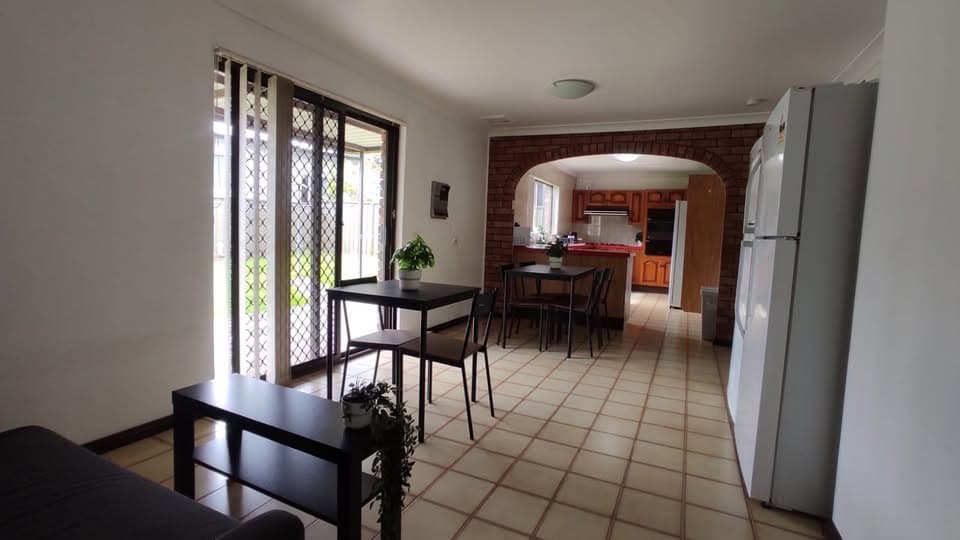 Spacious Private Room in Prairiewood (5)