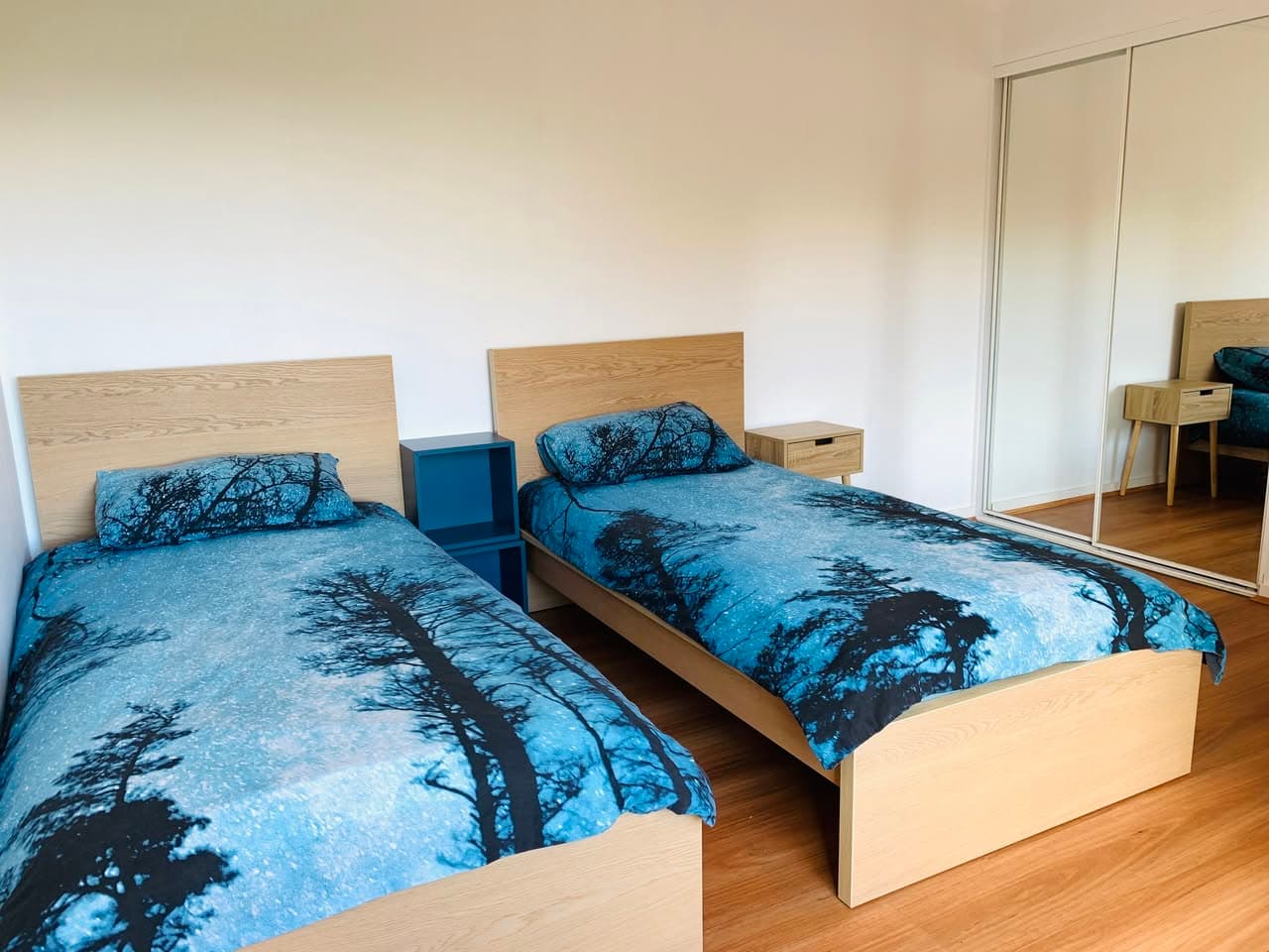 Sunny Twin Room with Private Balcony in Darling Harbour