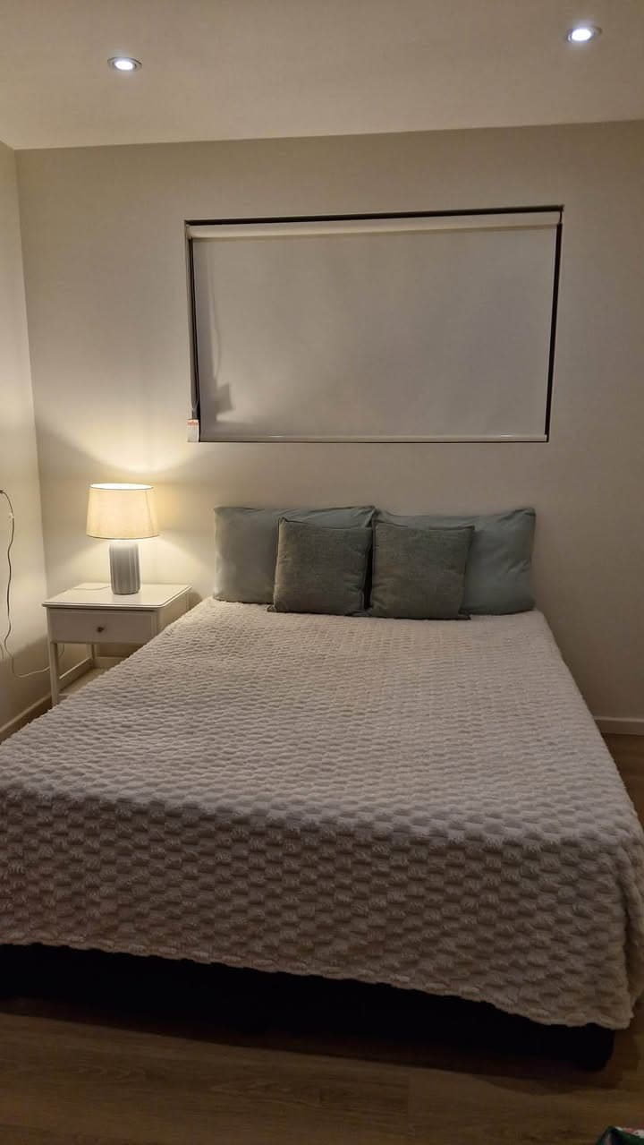 Single Room Available for Woman in Hawthorne (2)