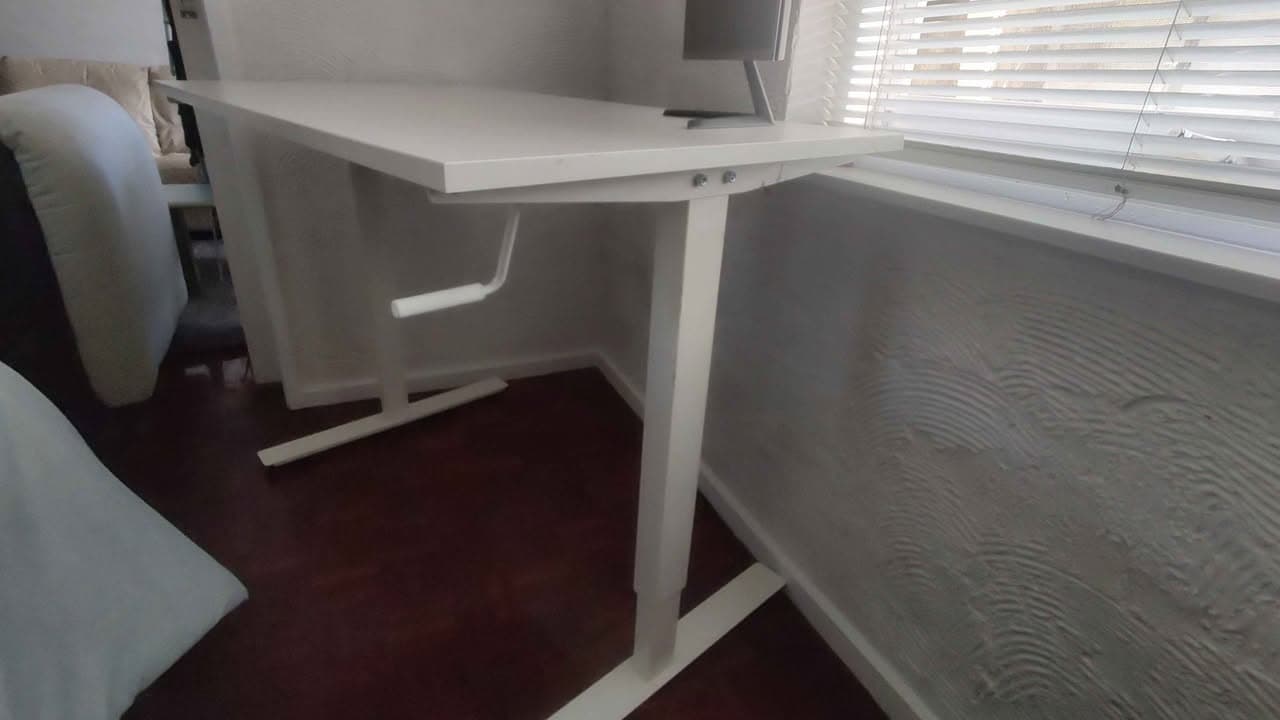 Manual Sit-Stand Desk for Sale (2)