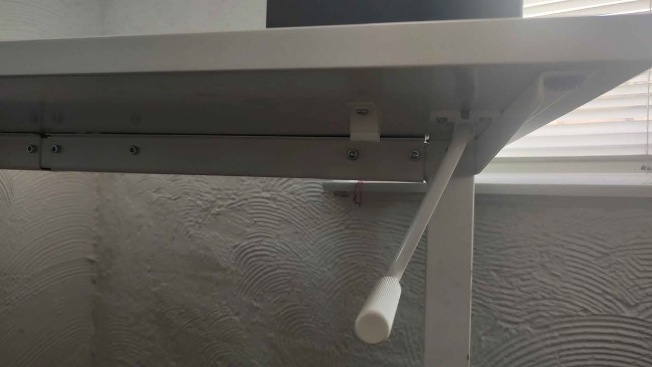 Manual Sit-Stand Desk for Sale (3)