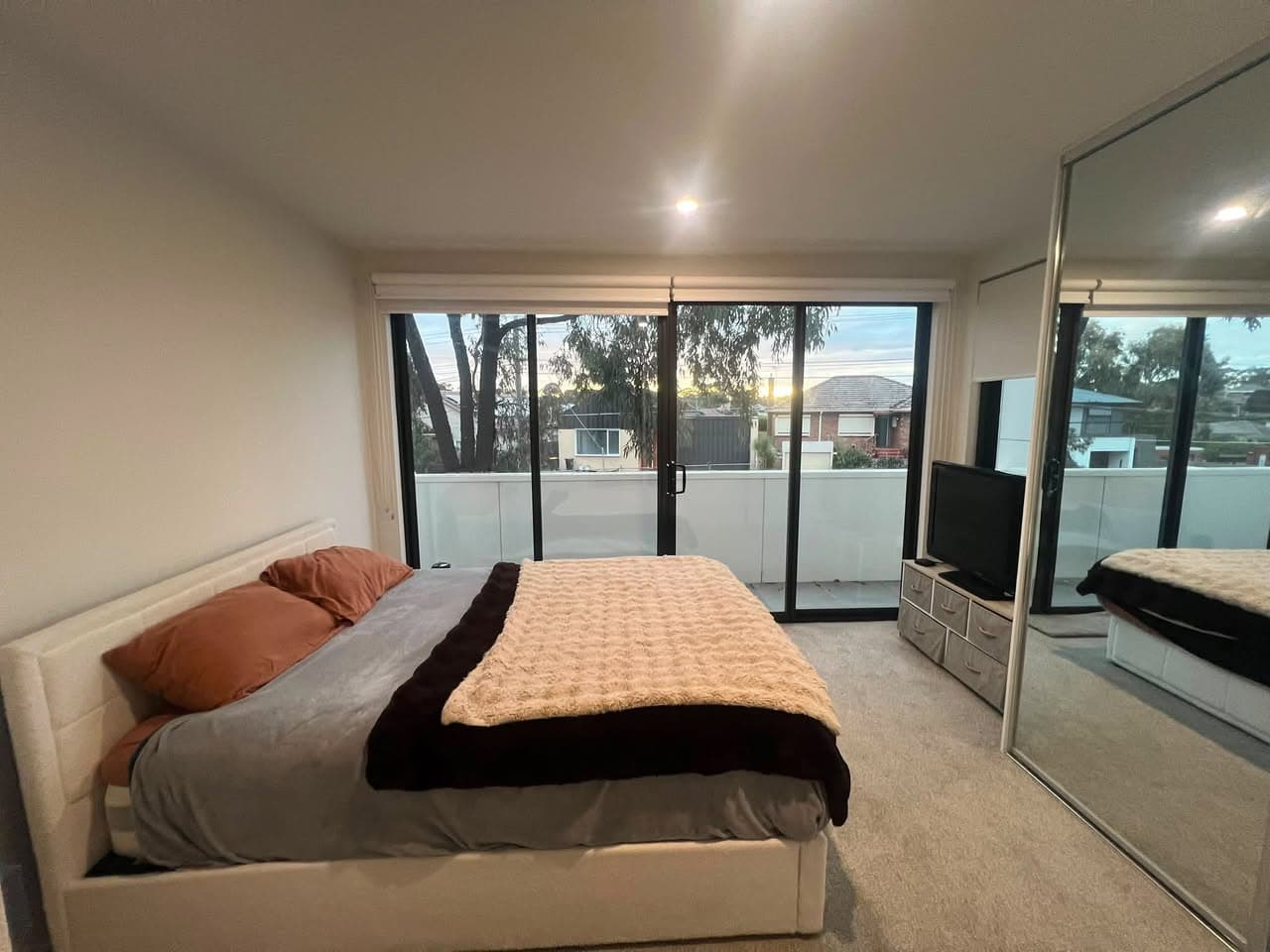 Private Room for Short-Term Stay in Coburg North (2)