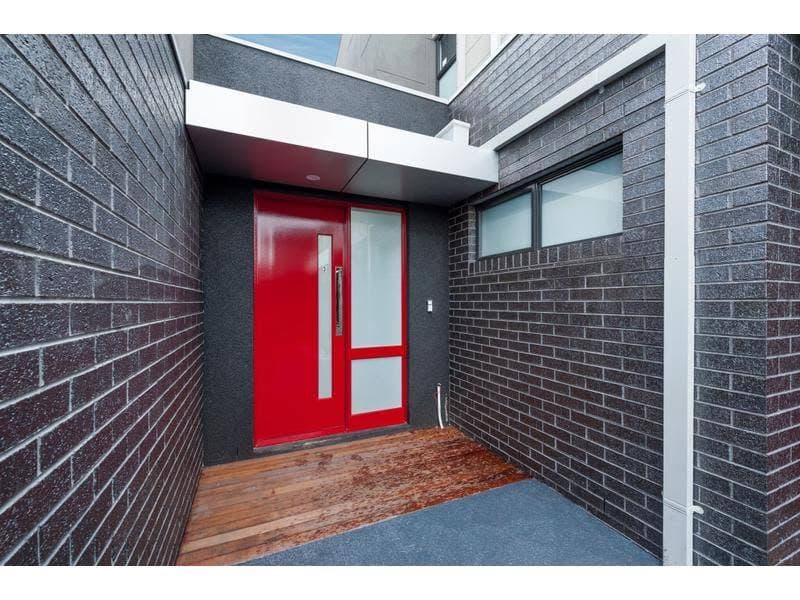 Fully Furnished 2-Bed, 2-Bath Townhouse in Coburg North
