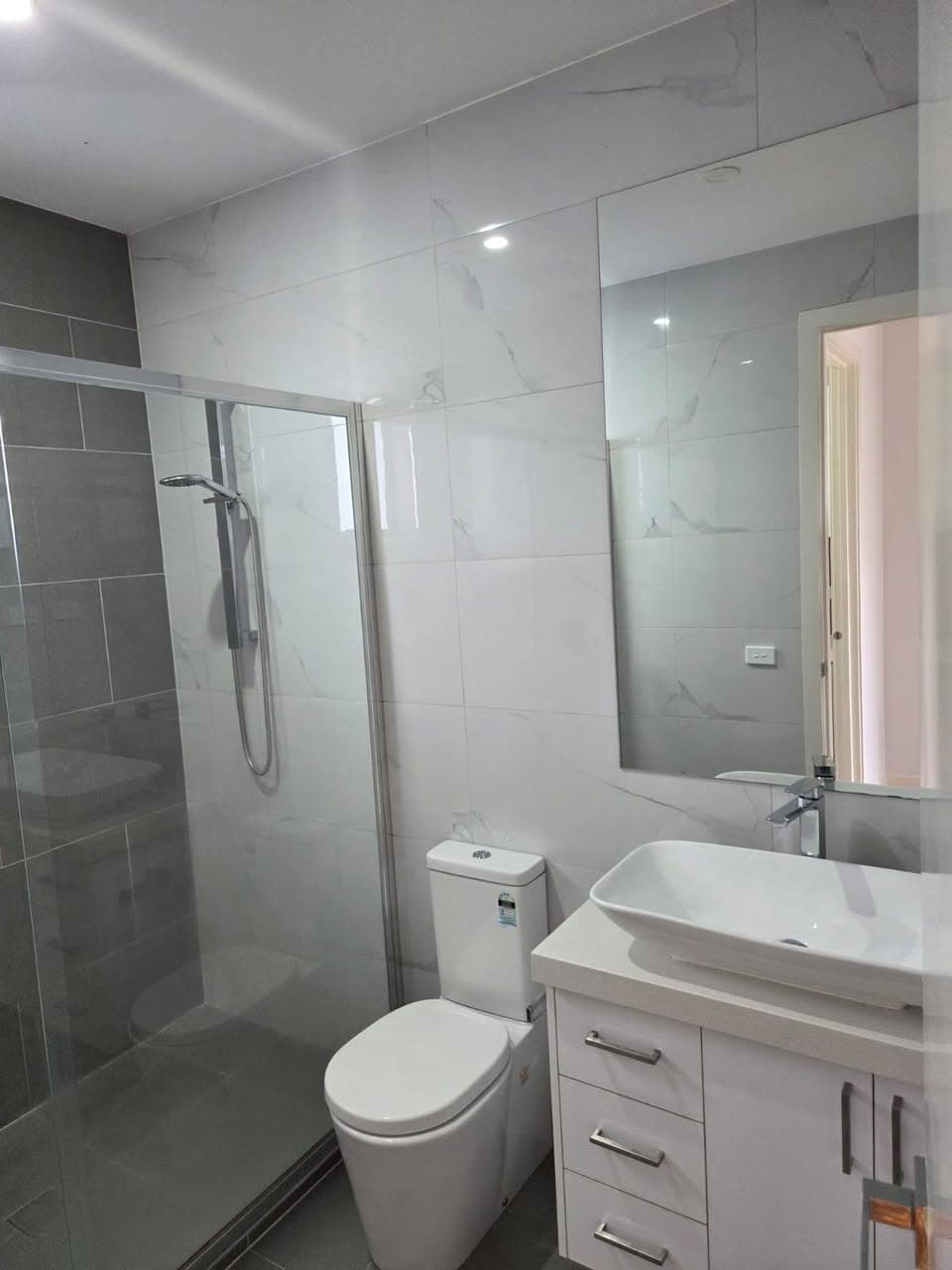 Fully Furnished 2-Bed, 2-Bath Townhouse in Coburg North (3)