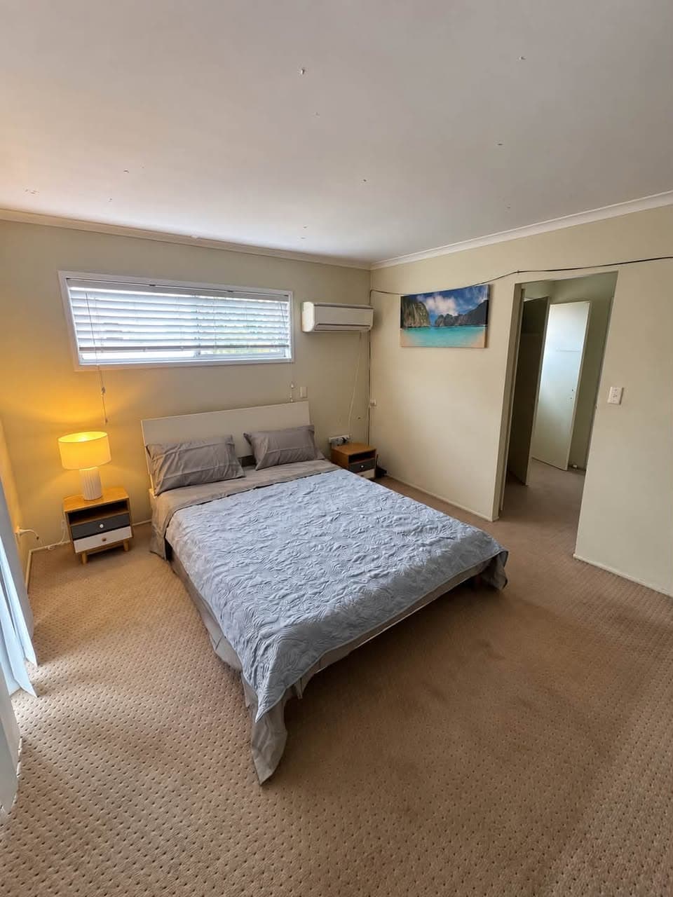 Main Room Available for Rent in Ascot