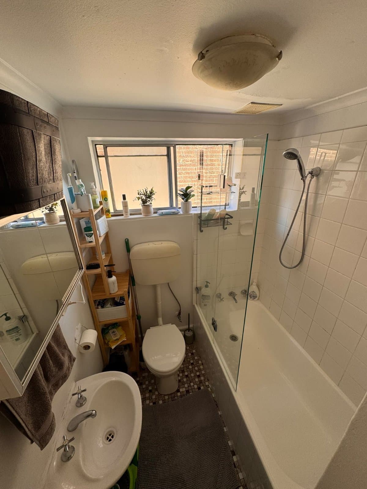 Furnished room in Clifton Hill — $1,150/month (3)
