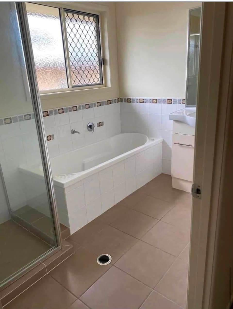Room Available in Cannon Hill for $295/week (5)