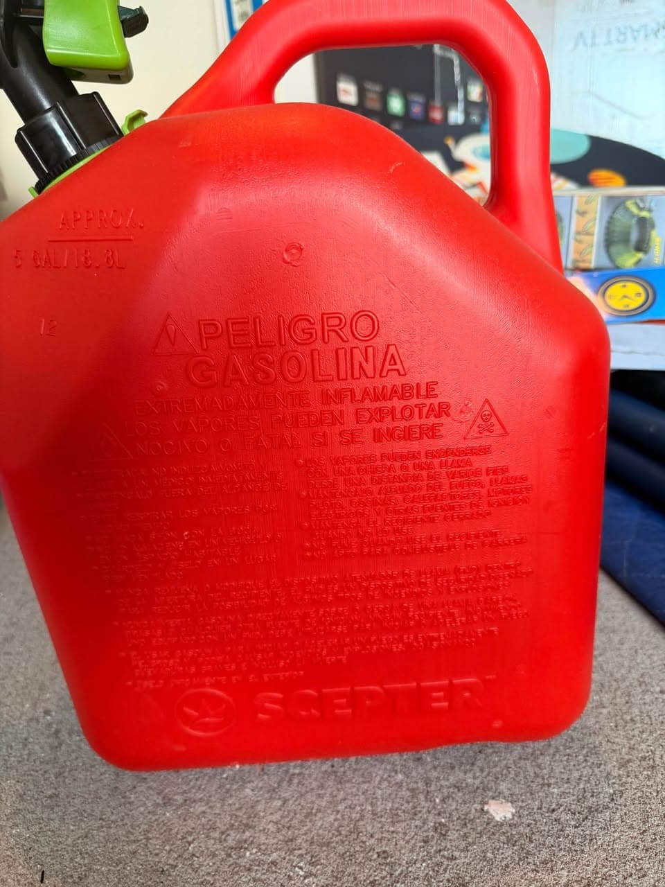 Durable Plastic Gasoline Containers for Sale (2)
