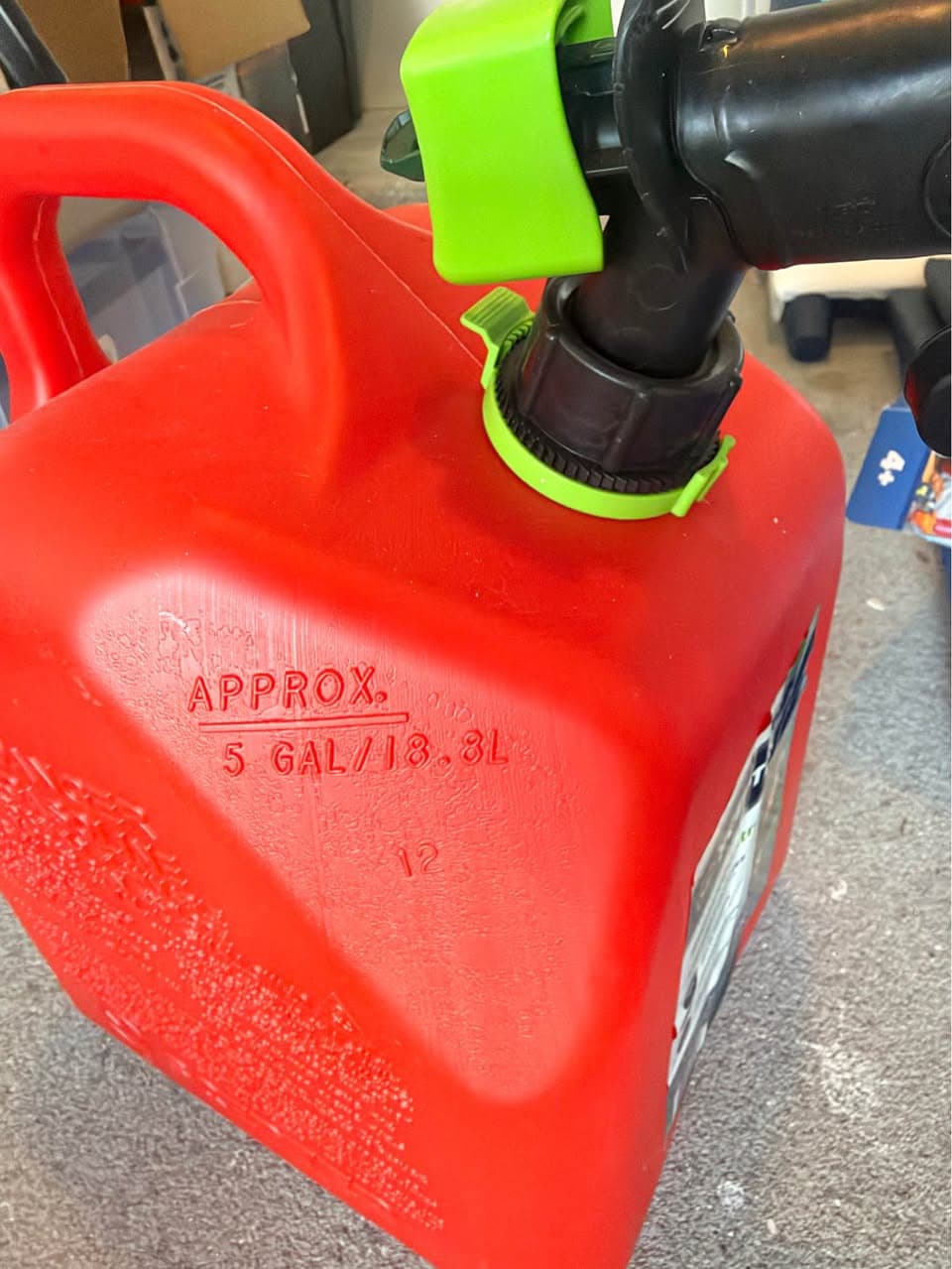 Durable Plastic Gasoline Containers for Sale (4)