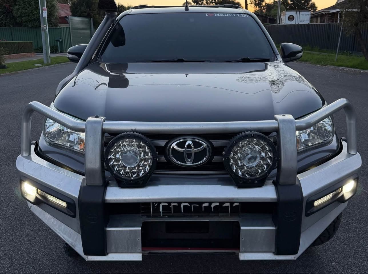 Toyota Hilux SR 2.8L Turbo Diesel 4x4 for Sale (3)