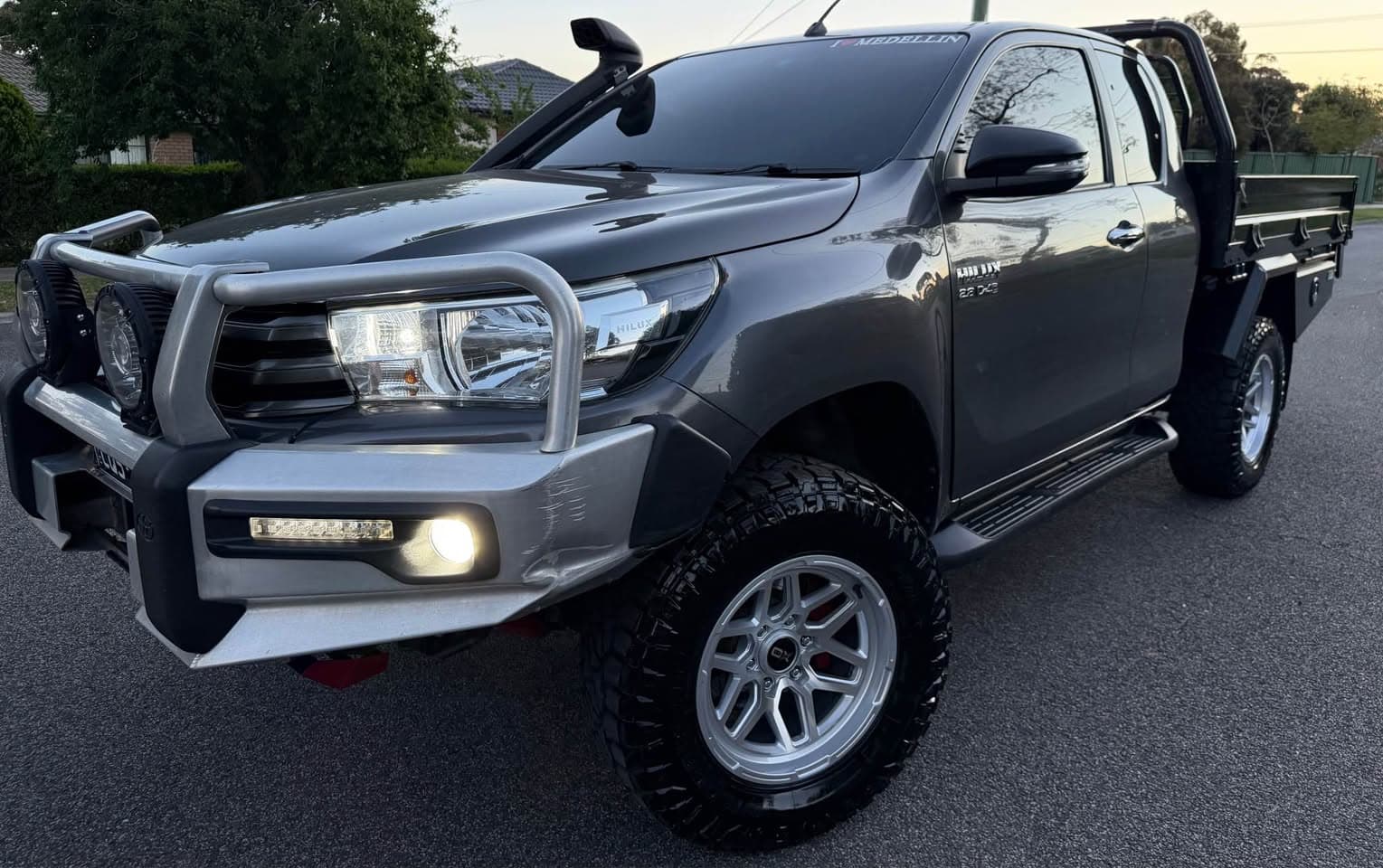 Toyota Hilux SR 2.8L Turbo Diesel 4x4 for Sale (4)
