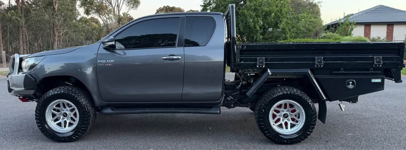 Toyota Hilux SR 2.8L Turbo Diesel 4x4 for Sale (5)