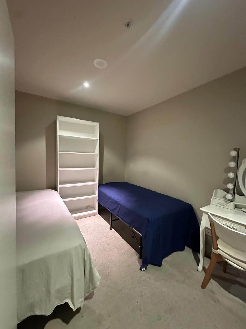 Room for 2 in CBD (A'Beckett St) — pool, sauna, gym (2)