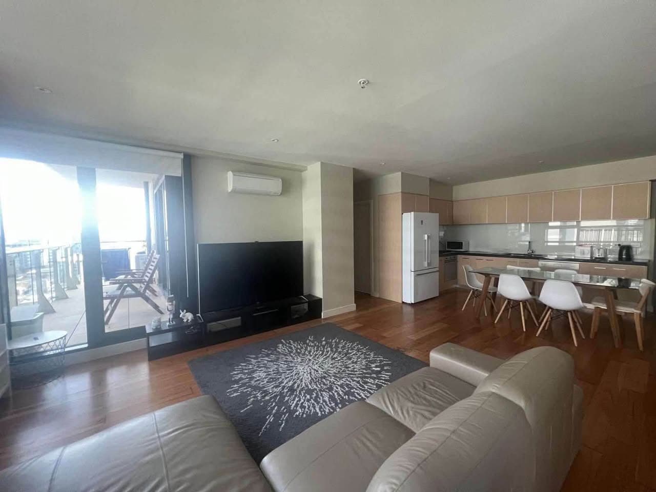 Room for 2 in CBD (A'Beckett St) — pool, sauna, gym (3)