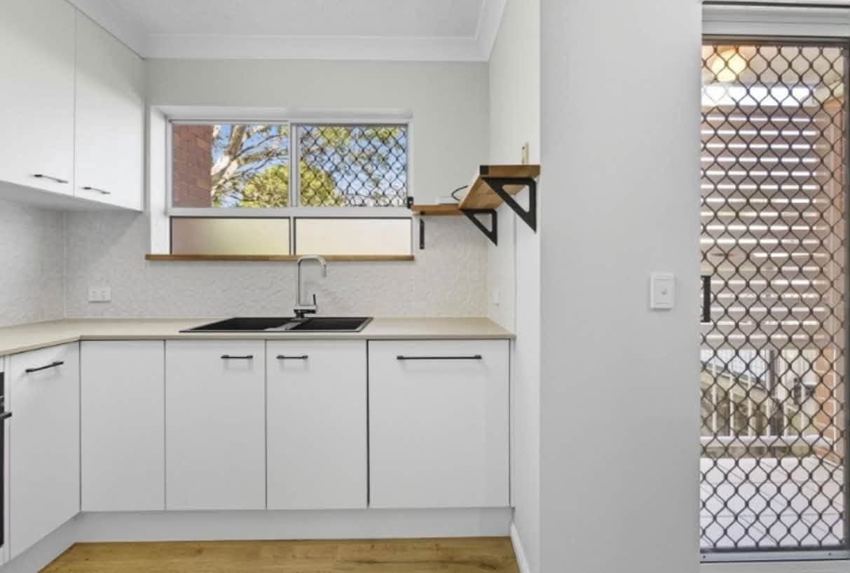 Furnished Room for Rent in Clayfield (2)