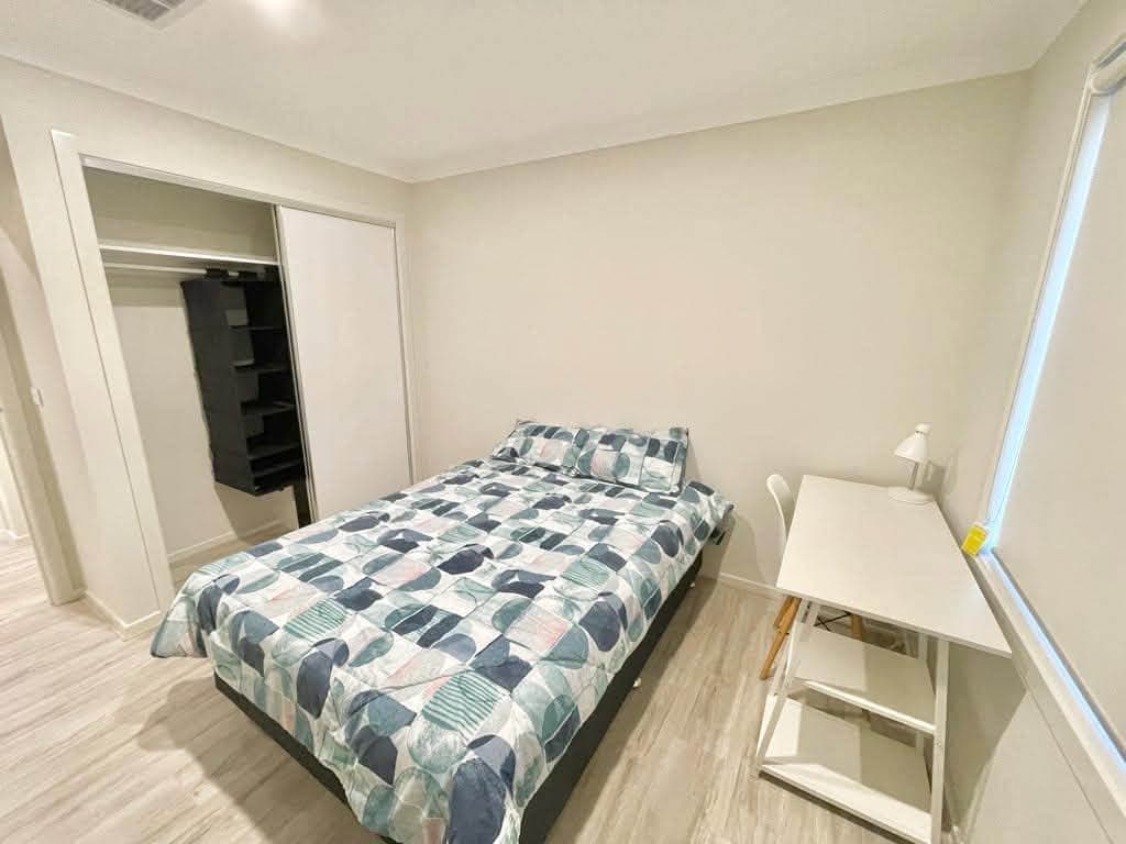 Single room in modern shared house, bills & bedding included (2)