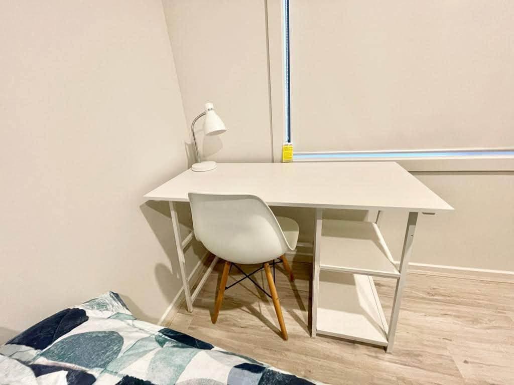 Single room in modern shared house, bills & bedding included (3)