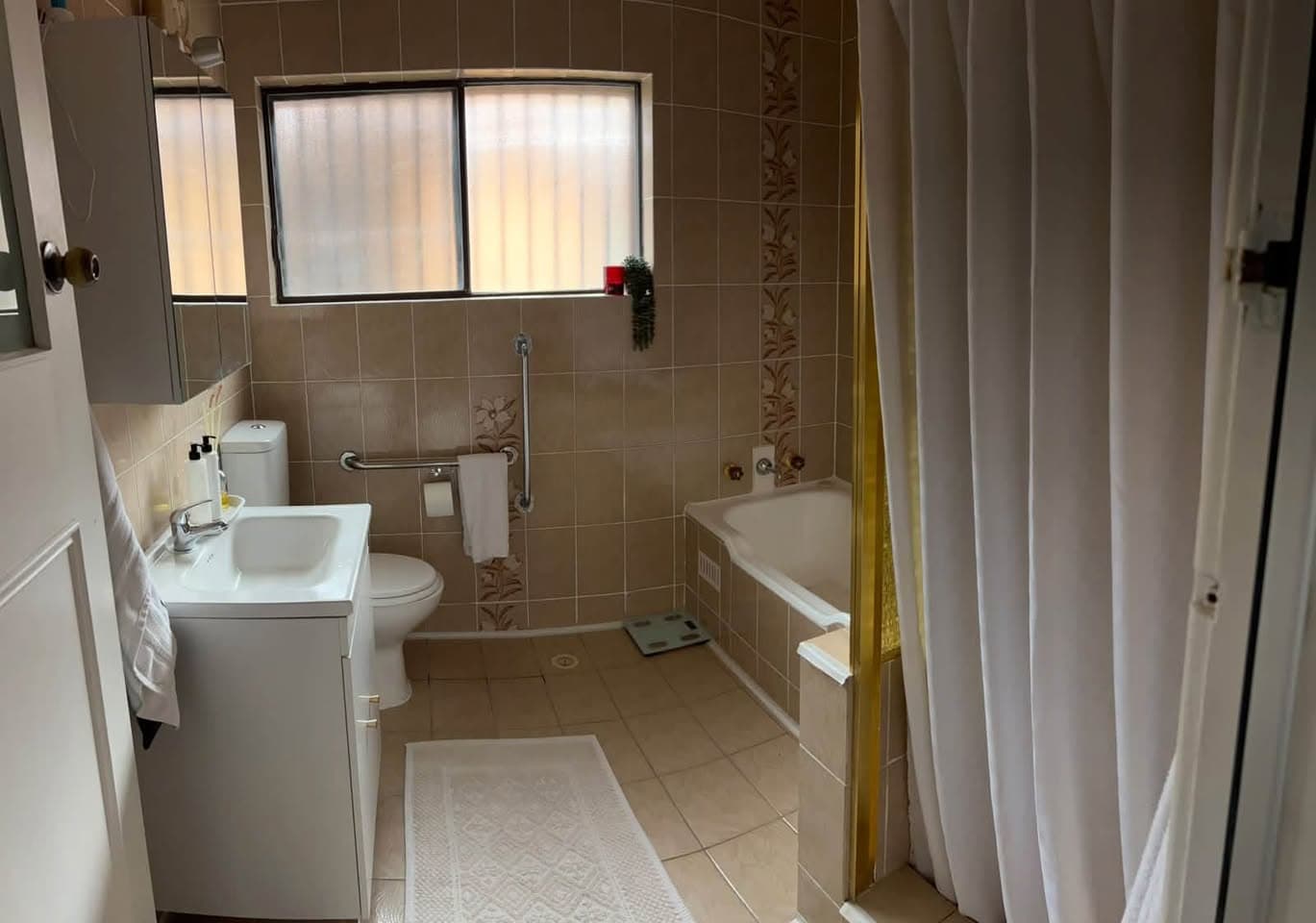 Comfortable House for Christmas and New Year (5)