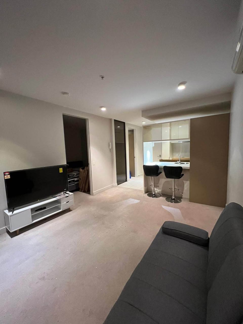 Bed Available in Melbourne CBD for $210/week (3)