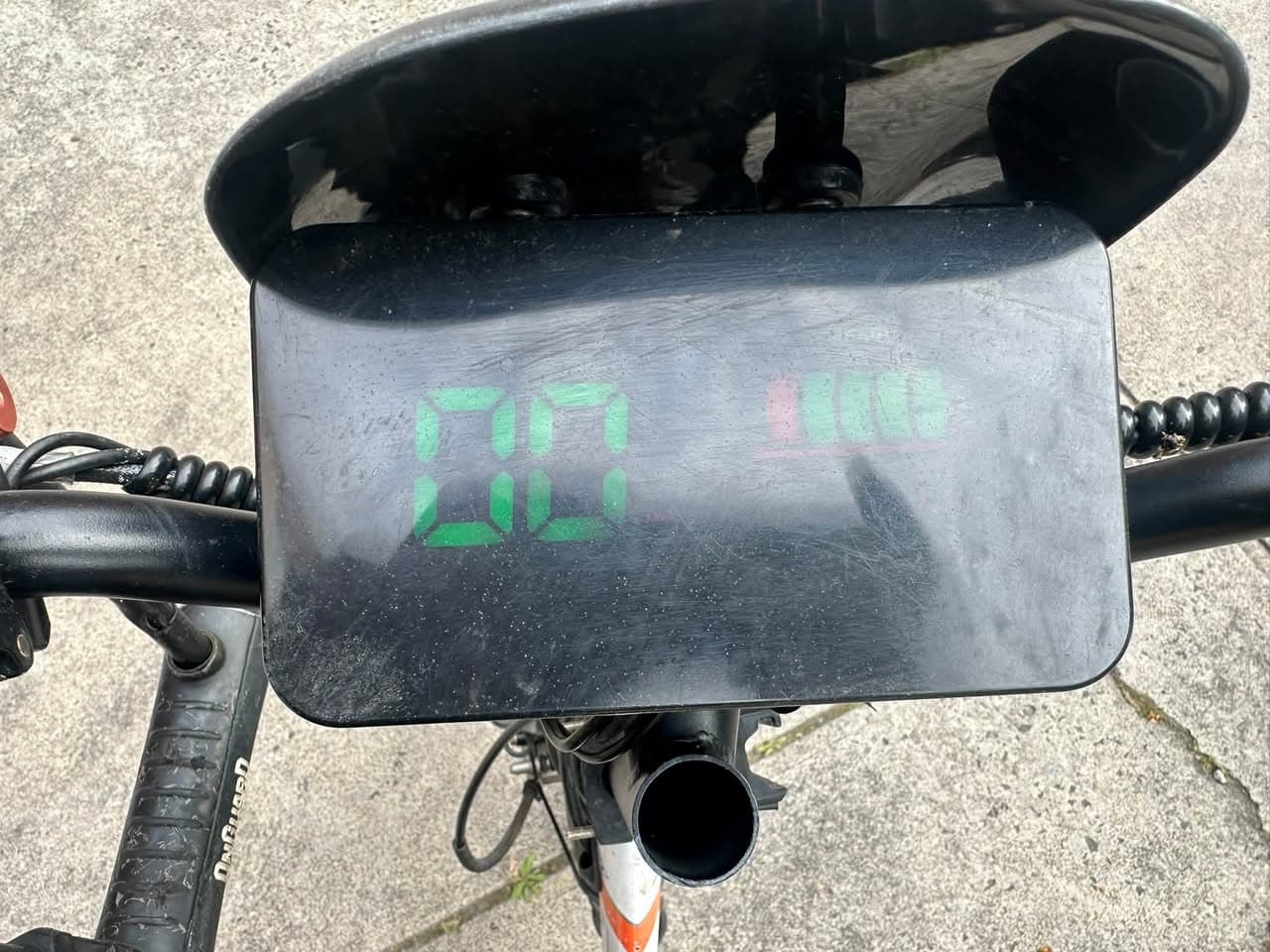 E-bike with 10h battery, alarm & AirTag — ideal for delivery (3)