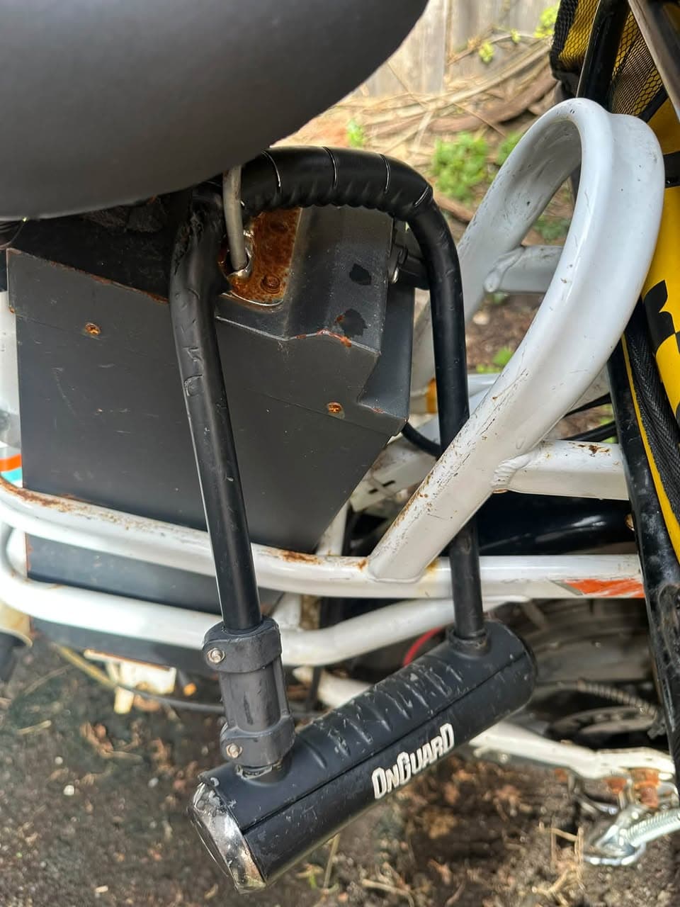 E-bike with 10h battery, alarm & AirTag — ideal for delivery (4)