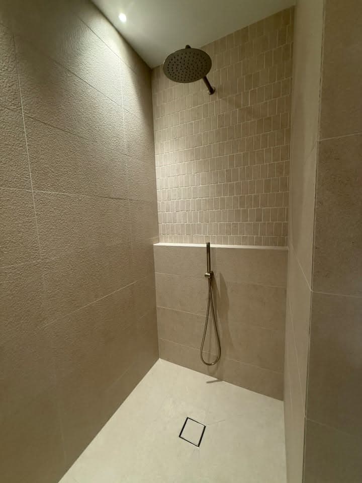 Queen-size bedroom for rent in Port Melbourne townhouse