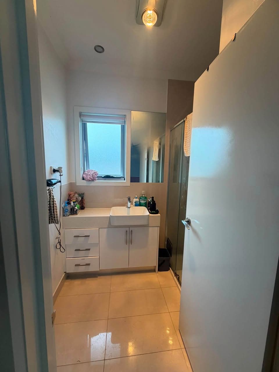 Room for Couple in Sunshine with Private Bathroom