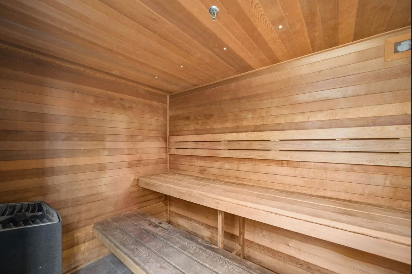 Private room available in clean and friendly house (3)