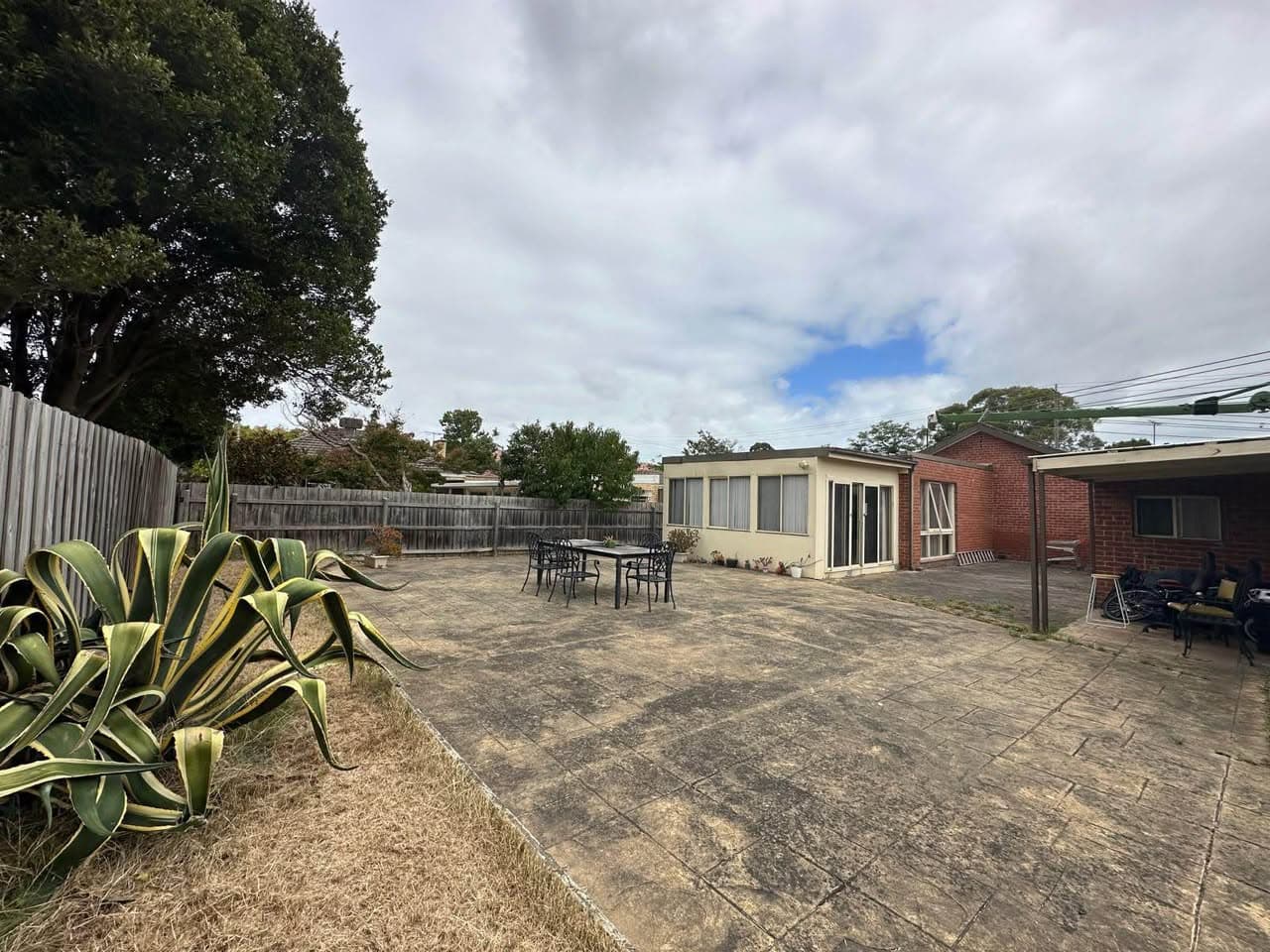 Large Furnished Room Available (4)