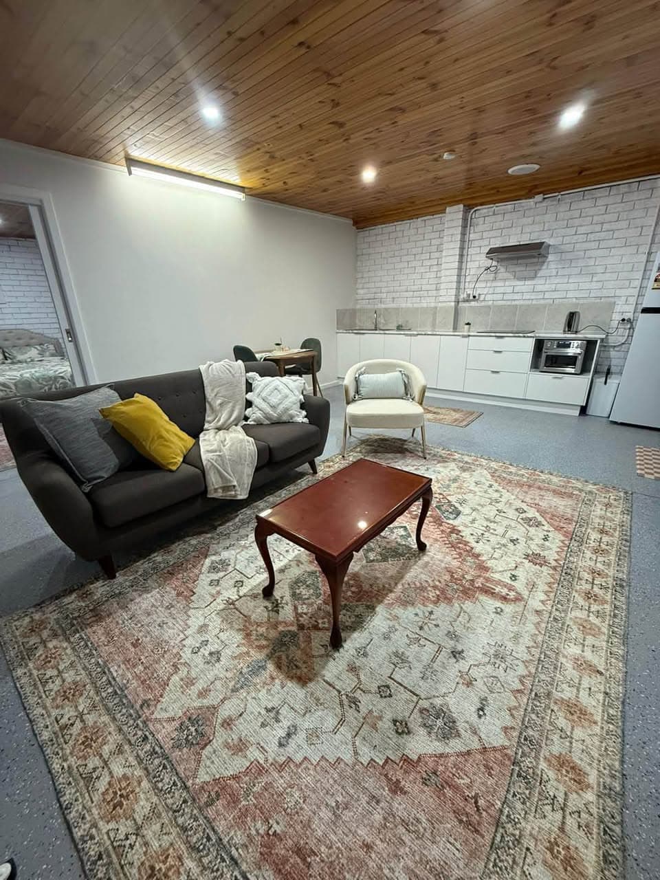 Brand new fully furnished granny flat for rent (2)