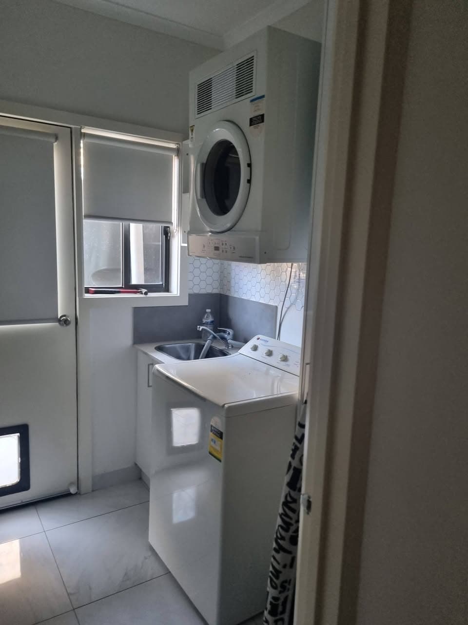 Room available in modern 2-storey house (5)