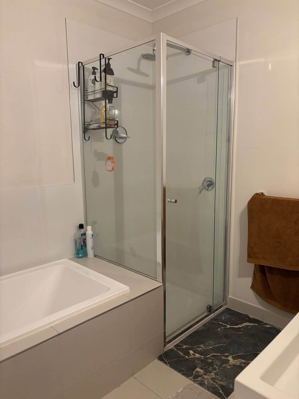 Room available in Laverton (2)