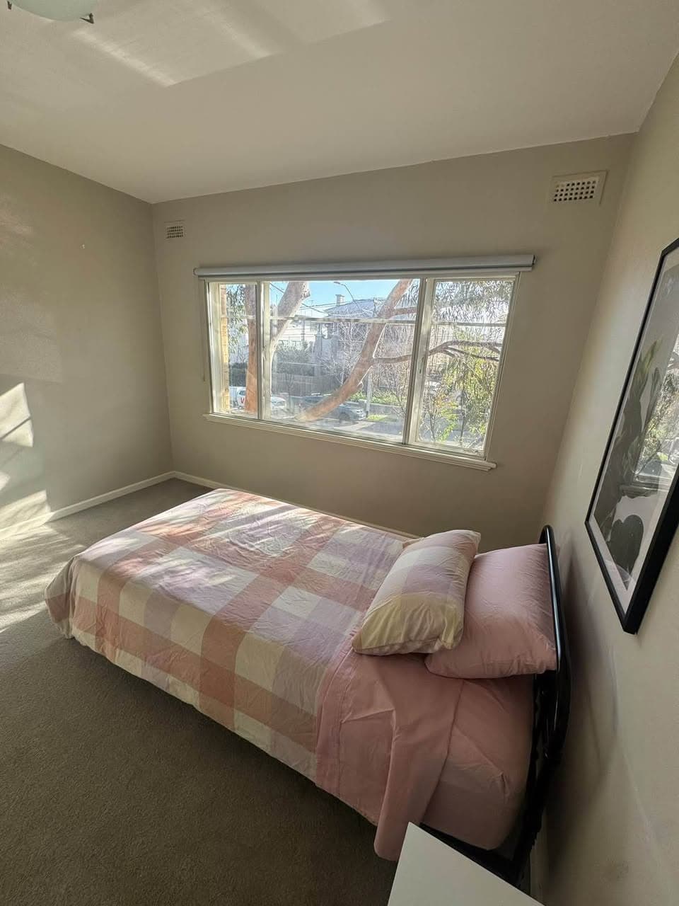 Private Room in St Kilda Available