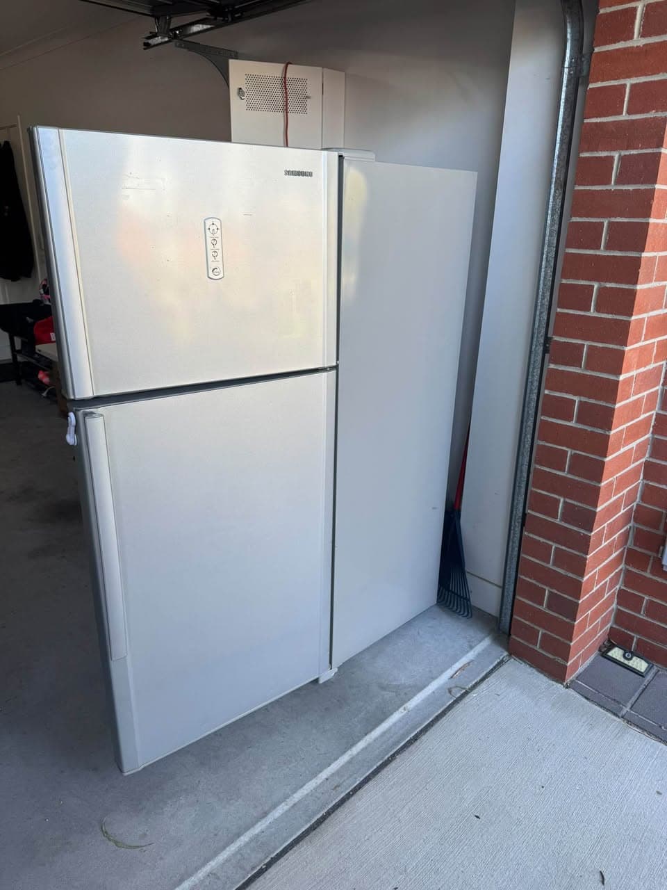 Free Fridge Available for Pickup (3)