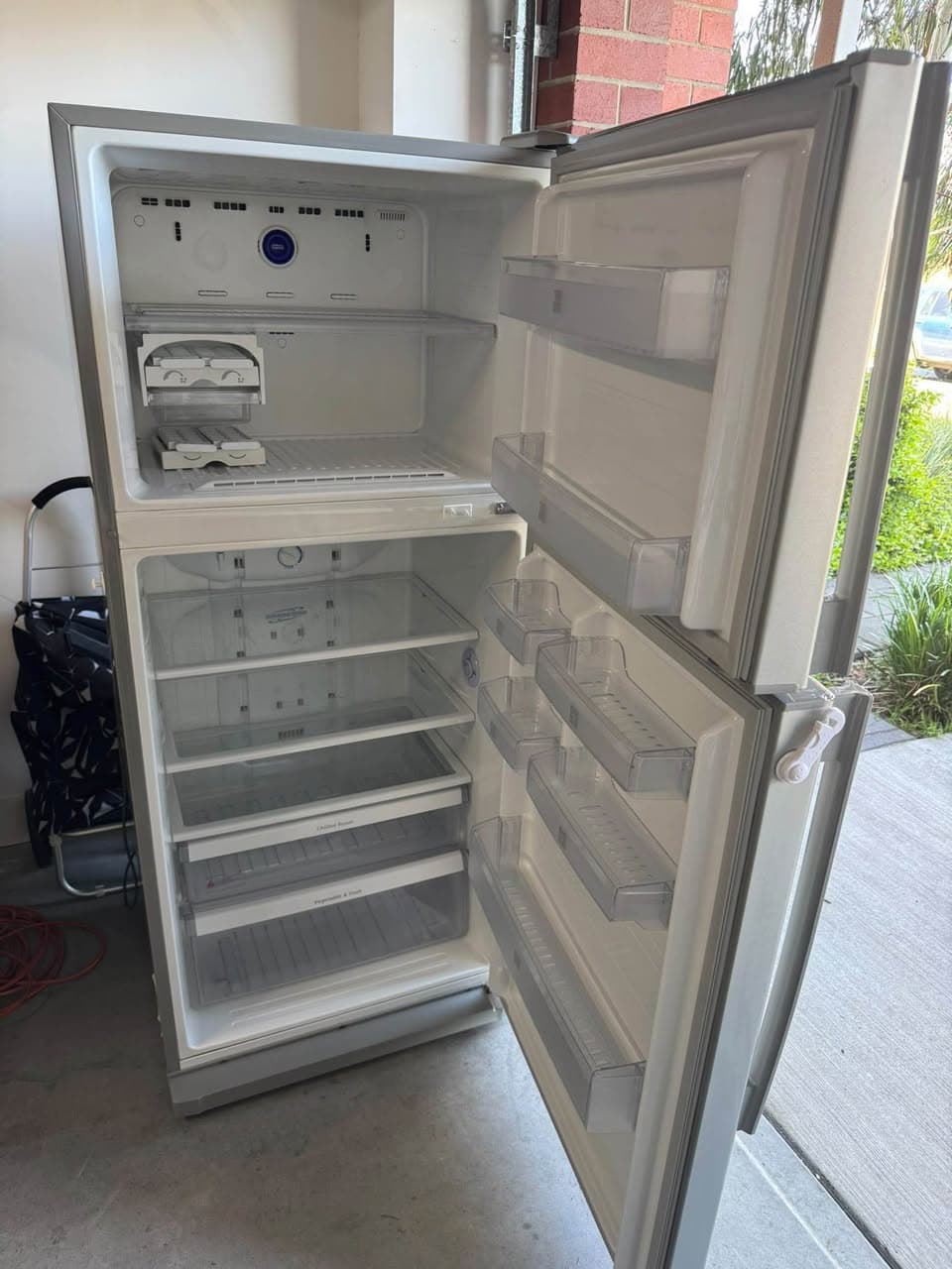 Free Fridge Available for Pickup (5)
