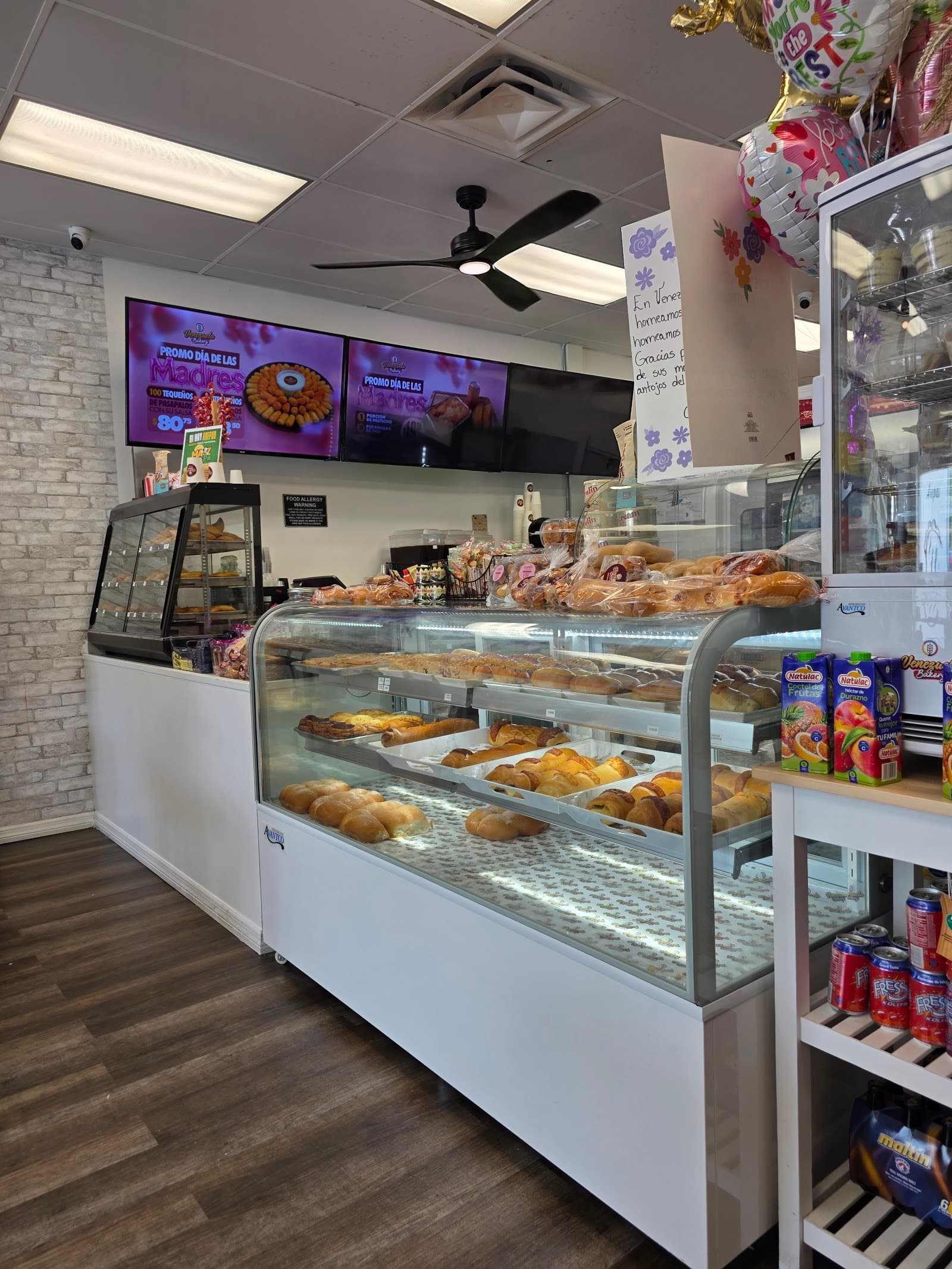 Venezuela Bakery - Davenport (2)