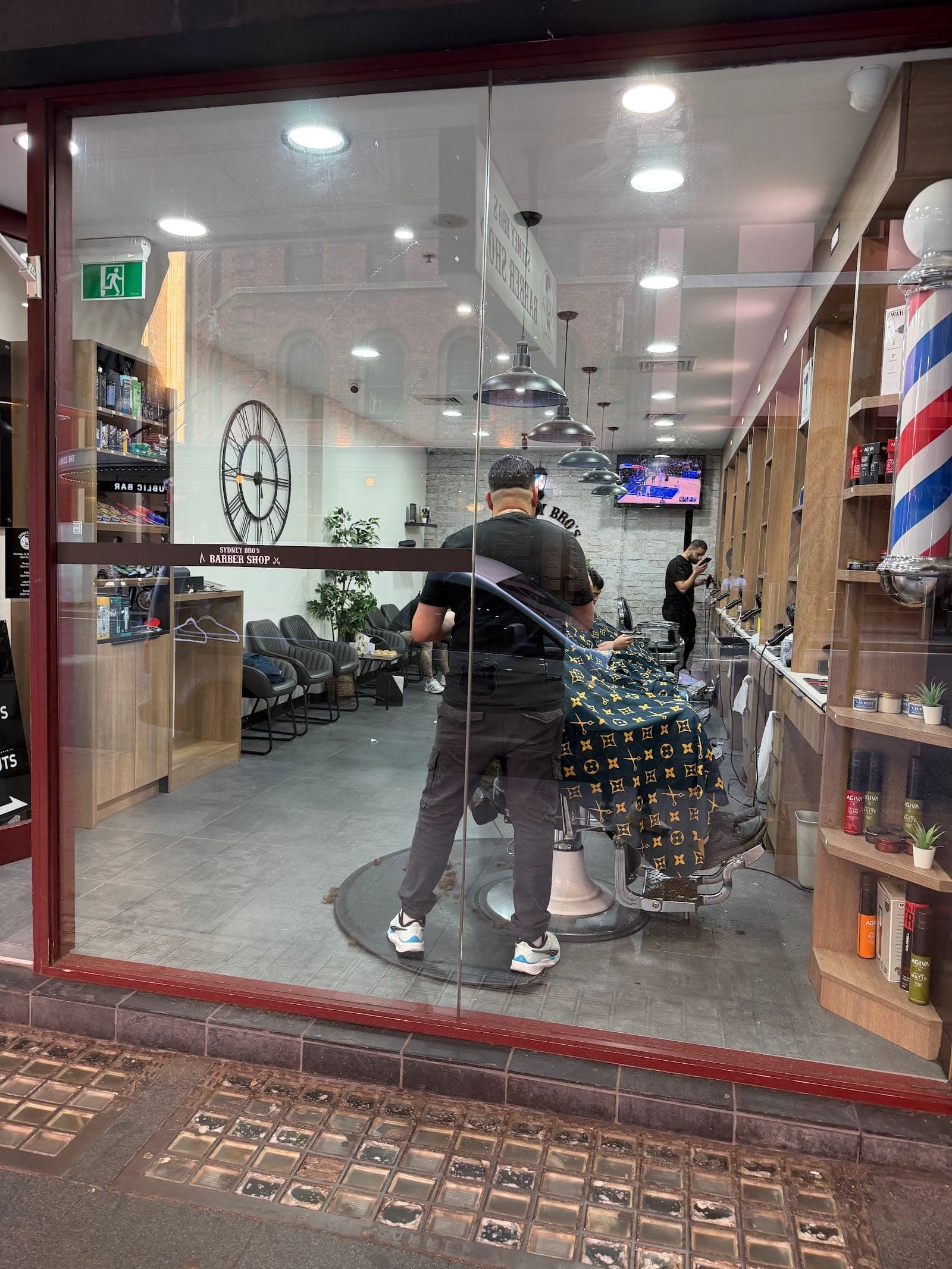 Sydney Bro's barber shop (20)
